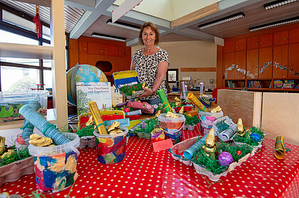 Marita Arnold und ihre Kolleginnen haben die Osternester der Kinder fertig gebastelt und den Familien vor die Tür gestellt. 