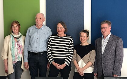 Auf dem Foto zu sehen sind die Haupt- und Ehrenamtlichen Mitarbeiterinnen und Mitarbeiter der katholischen und der evangelischen Telefonseelsorge: Hanna Brendle, Werner, Martina Rudolph Zeller, Claudia Pillmann und Bernd Müller.
