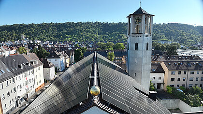 Solaranlage auf dem Dach der Kirche St. Christophorus (Stuttgart-Wangen)