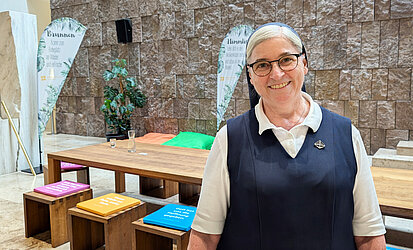 Potraitaufnahme von Schwester Nicola Maria Schmitt im Haus der Katholischen Kirche Stuttgart