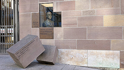 Eugen-Bolz-Denkmal von Künstler Ralf Ehmann an der Domkirche St. Eberhard