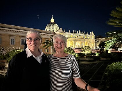 Schwester Nicola Maria Schmitt und Christine Göttler-Kienzle in Rom