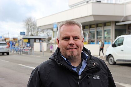 1700 Jahre staatlich geschützter freier Sonntag: der Stuttgarter Betriebsseelsorger Michael Görg erklärt, warum der Sonntag gerade in einer Gesellschaft, die die Arbeit ins Zentrum stellt, eine wichtige Errungenschaft ist.