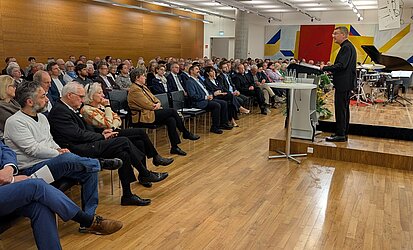Voller Saal beim Osterempfang im Haus der Katholischen Kirche mit Bischof Klaus Krämer als Gastredner